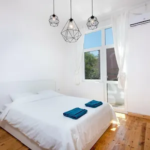 https://the-white-apartment-bogoridi-main-street.primorskohotels.com